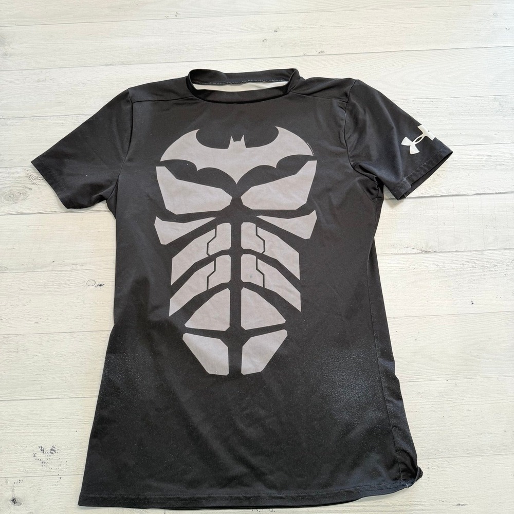 Under armour boys short sleeve fitted shirt baselayer Batman youth large